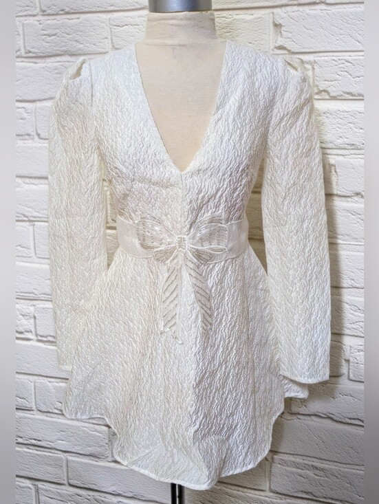 Sister Jane Tops - Sister Jane Textured White V-Neck Tunic with Bow Waist Size  XS